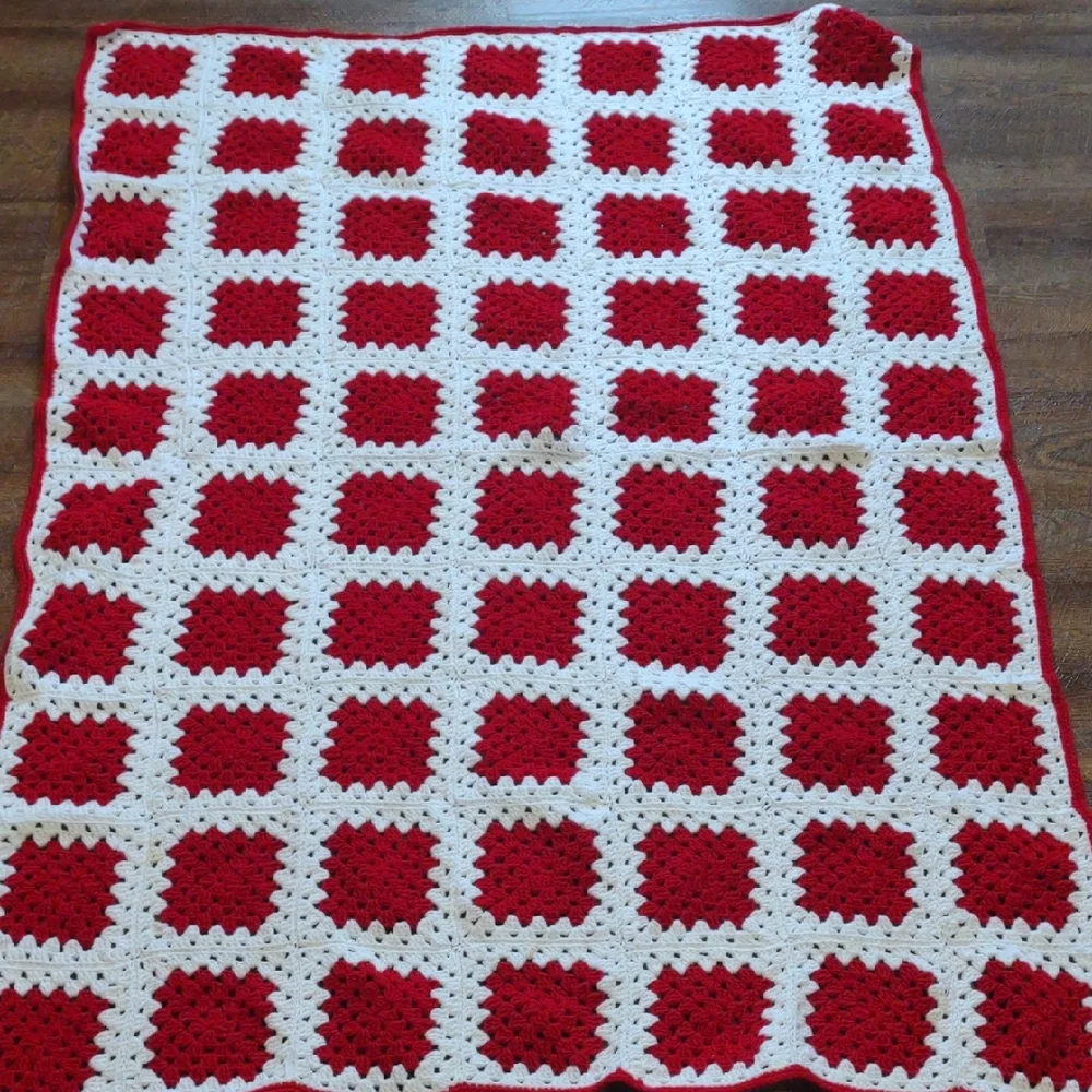 Vintage Handmade Red and White Crochet Granny‎ Square Blanket